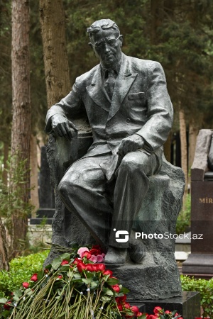 Fəxri Xiyabanda Üzeyir Hacıbəylinin 140 illiyinə həsr olunmuş anım mərasimi