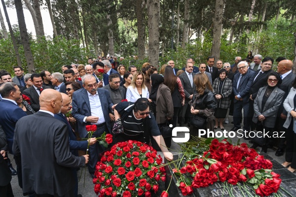 Fəxri Xiyabanda Üzeyir Hacıbəylinin 140 illiyinə həsr olunmuş anım mərasimi