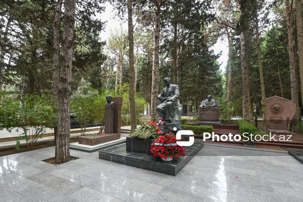 Fəxri Xiyabanda Üzeyir Hacıbəylinin 140 illiyinə həsr olunmuş anım mərasimi