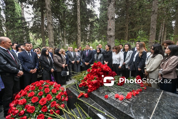 Fəxri Xiyabanda Üzeyir Hacıbəylinin 140 illiyinə həsr olunmuş anım mərasimi