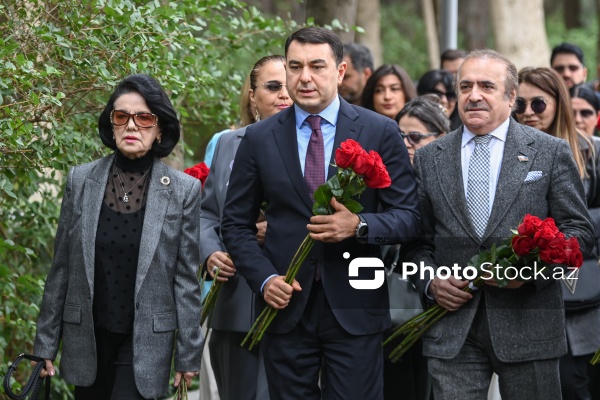 Fəxri Xiyabanda Üzeyir Hacıbəylinin 140 illiyinə həsr olunmuş anım mərasimi