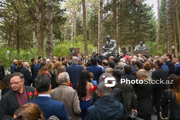 Fəxri Xiyabanda Üzeyir Hacıbəylinin 140 illiyinə həsr olunmuş anım mərasimi