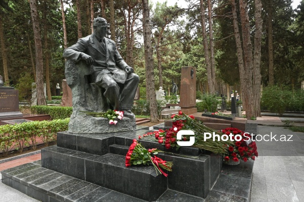 Fəxri Xiyabanda Üzeyir Hacıbəylinin 140 illiyinə həsr olunmuş anım mərasimi