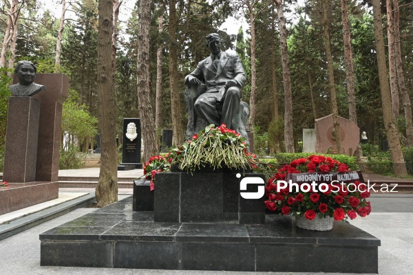 Fəxri Xiyabanda Üzeyir Hacıbəylinin 140 illiyinə həsr olunmuş anım mərasimi