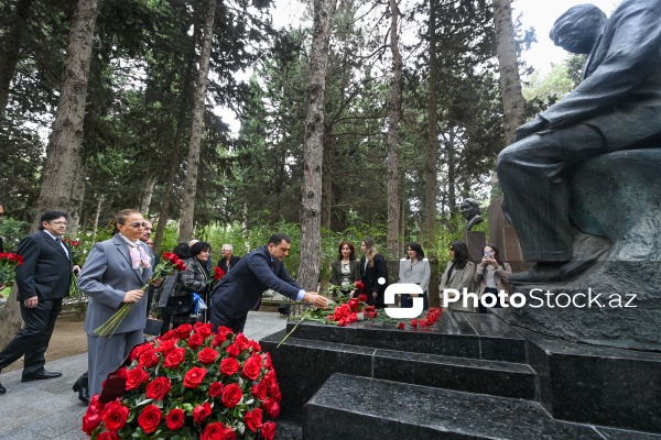 Fəxri Xiyabanda Üzeyir Hacıbəylinin 140 illiyinə həsr olunmuş anım mərasimi