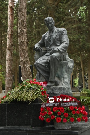 Fəxri Xiyabanda Üzeyir Hacıbəylinin 140 illiyinə həsr olunmuş anım mərasimi