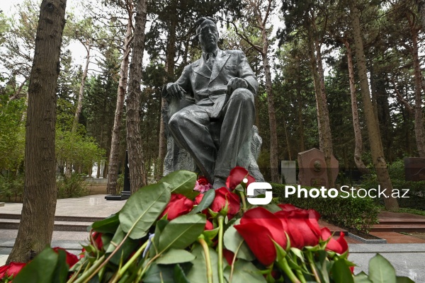 Fəxri Xiyabanda Üzeyir Hacıbəylinin 140 illiyinə həsr olunmuş anım mərasimi