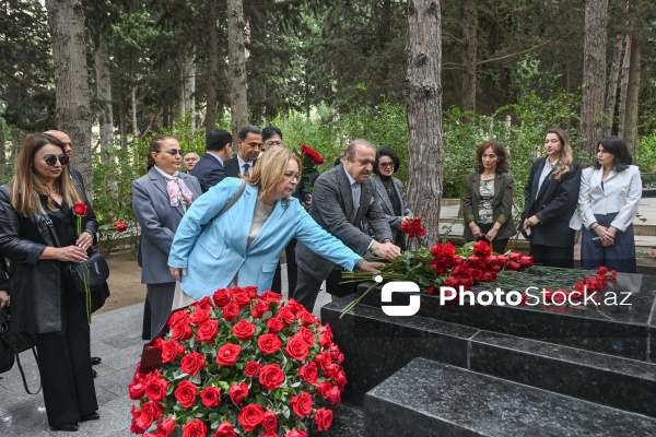 Fəxri Xiyabanda Üzeyir Hacıbəylinin 140 illiyinə həsr olunmuş anım mərasimi