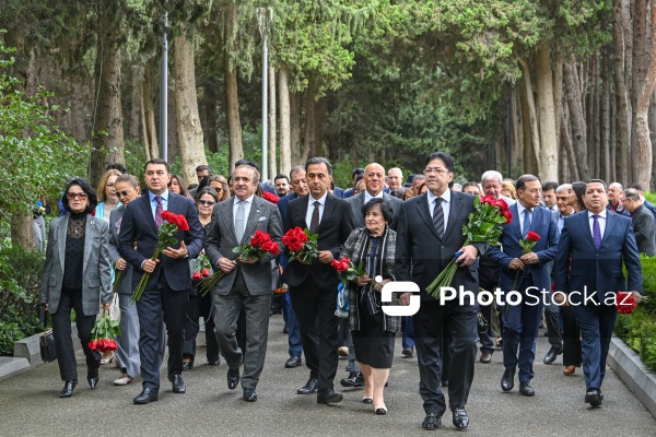 Fəxri Xiyabanda Üzeyir Hacıbəylinin 140 illiyinə həsr olunmuş anım mərasimi