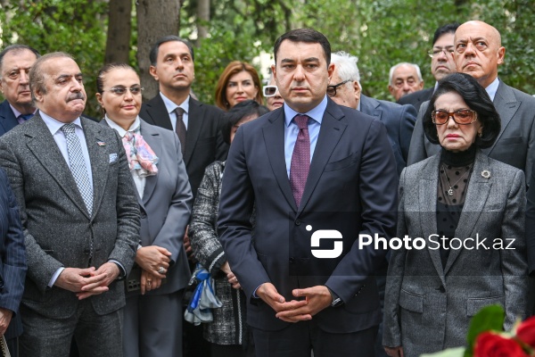 Fəxri Xiyabanda Üzeyir Hacıbəylinin 140 illiyinə həsr olunmuş anım mərasimi