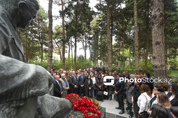 Fəxri Xiyabanda Üzeyir Hacıbəylinin 140 illiyinə həsr olunmuş anım mərasimi
