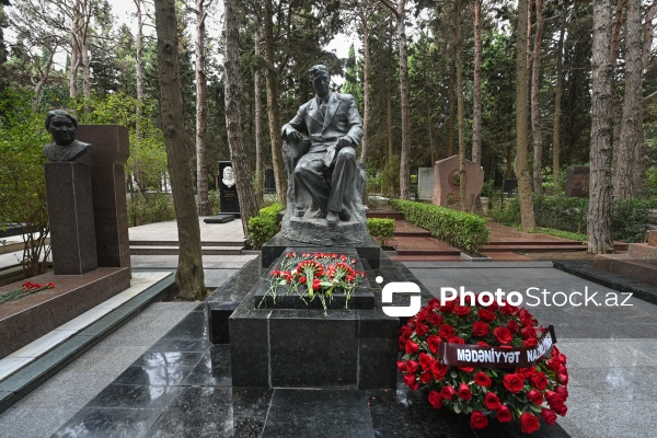 Fəxri Xiyabanda Üzeyir Hacıbəylinin 140 illiyinə həsr olunmuş anım mərasimi