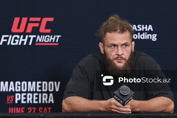 UFC iştirakçılarının Bakıda baş tutan mətbuat konfransı