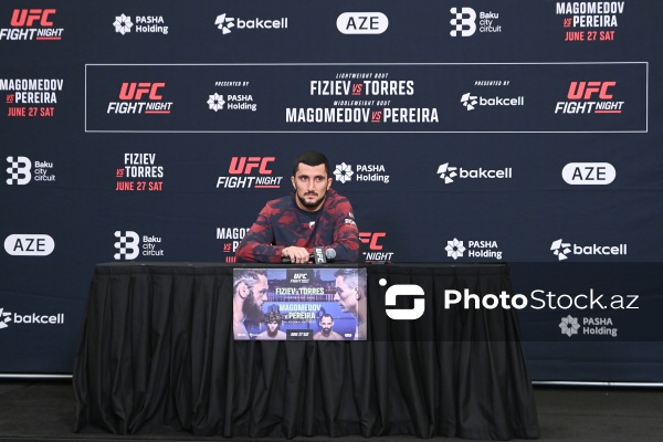UFC iştirakçılarının Bakıda baş tutan mətbuat konfransı
