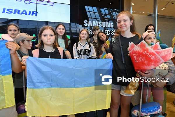 Ukraynadakı müharibədən zərər çəkən 30 ukraynalı uşaq Azərbaycana gətirilib