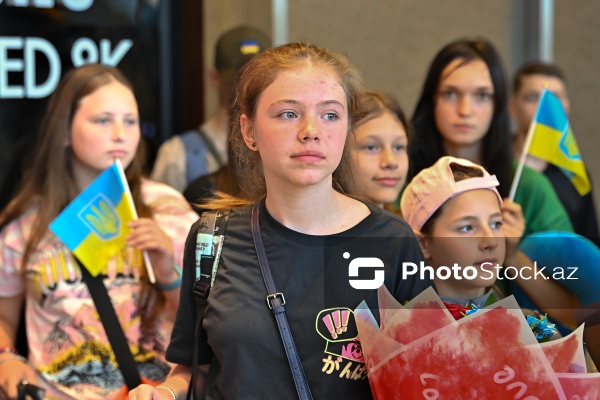 Ukraynadakı müharibədən zərər çəkən 30 ukraynalı uşaq Azərbaycana gətirilib