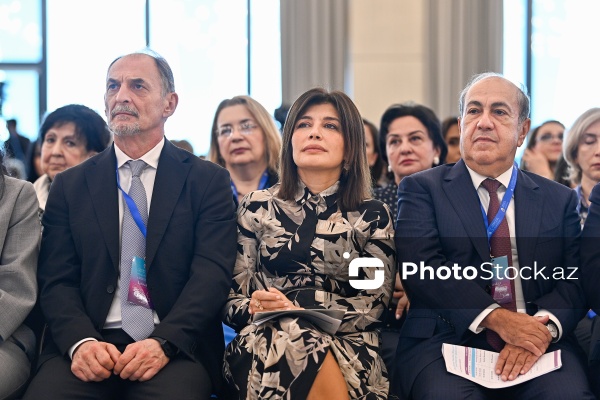 Ulu öndər Heydər Əliyevin 100 illik yubileyinə həsr olunmuş Azərbaycan Qadınlarının VI Qurultayı keçirilir