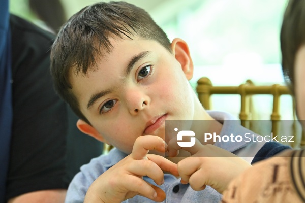 Uşaqların Beynəlxalq Müdafiəsi Gününü qeyd edən daun sindromlu uşaqlar