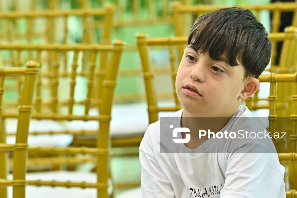 Uşaqların Beynəlxalq Müdafiəsi Gününü qeyd edən daun sindromlu uşaqlar