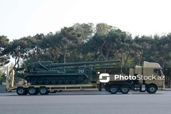 2S7 "Pion" özüyeriyən artilleriya qurğusu