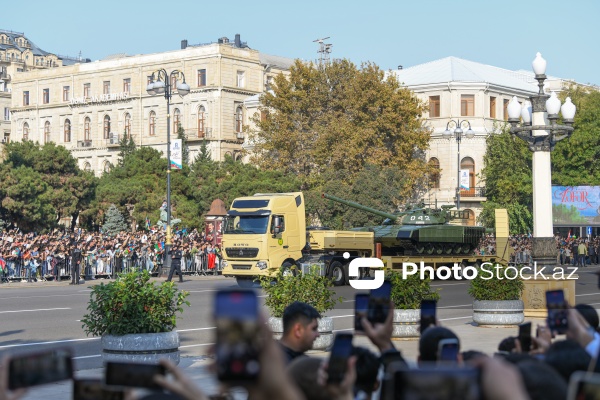 "T-72A " özüyeriyən artilleriya qurğusu