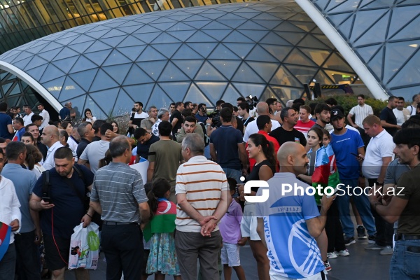 Vətənə qayıdan olimpiya çempionları Hidayət Heydərov və Zelim Kotsoyev