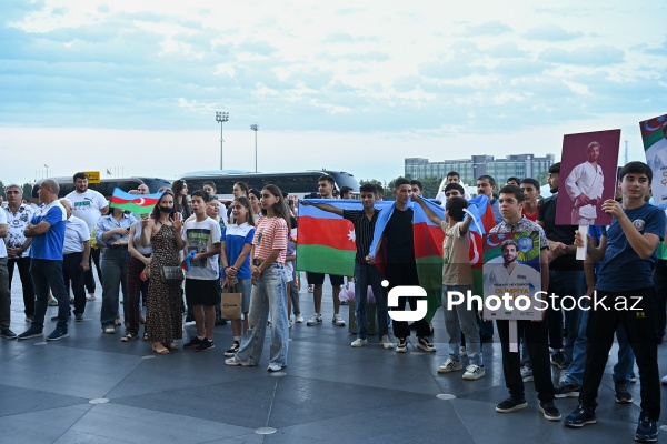 Vətənə qayıdan olimpiya çempionları Hidayət Heydərov və Zelim Kotsoyev