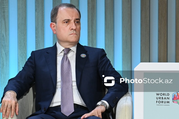 Ceyhun Bayramov - "Bağlantının mərkəzində şəhərlər: şəhər yenidənqurması və regional əməkdaşlıq" mövzusunda tədbirdə