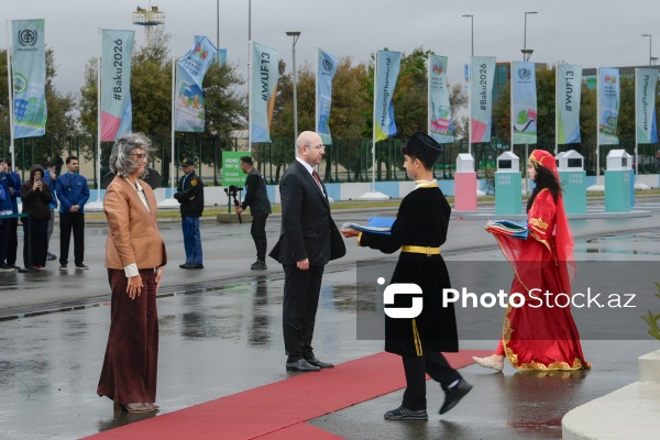 WUF13-də BMT və Azərbaycanın bayraqları qaldırılıb