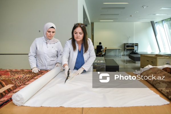 Azərbaycan Milli Xalça Muzeyinin pərdə arxası