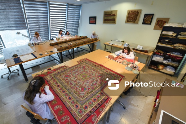 Azərbaycan Milli Xalça Muzeyinin pərdə arxası