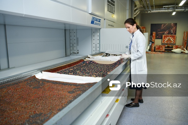 Azərbaycan Milli Xalça Muzeyinin pərdə arxası