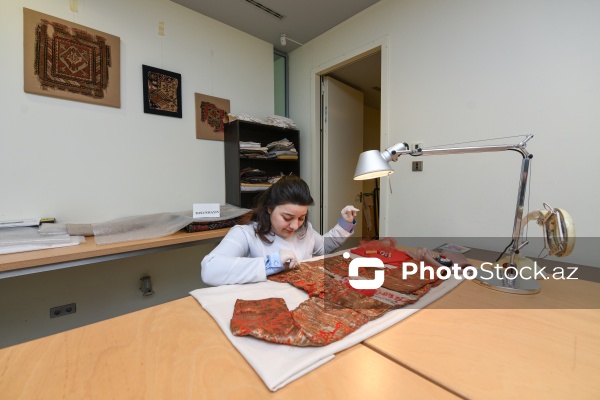 Azərbaycan Milli Xalça Muzeyinin pərdə arxası