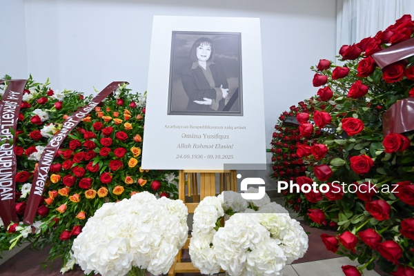 Xalq artisti Əminə Yusifqızı ilə keçirilən vida mərasimi