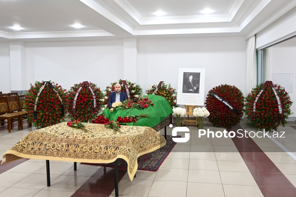 Xalq artisti Əminə Yusifqızı ilə keçirilən vida mərasimi