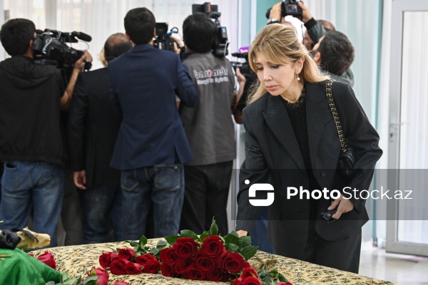Xalq artisti Əminə Yusifqızı ilə keçirilən vida mərasimi