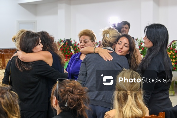 Xalq artisti Əminə Yusifqızı ilə keçirilən vida mərasimi