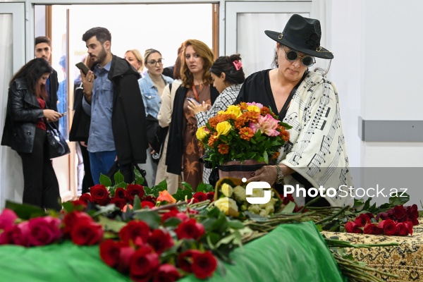 Xalq artisti Əminə Yusifqızı ilə keçirilən vida mərasimi