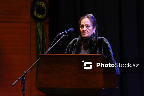 Şəfiqə Məmmədova - Xalq artisti Rasim Balayev ilə keçirilən vida mərasimində