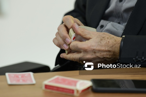 Xalq tərəfindən "Sehrbaz Tofiq əmi" kimi tanınan Tofiq İsgəndərli