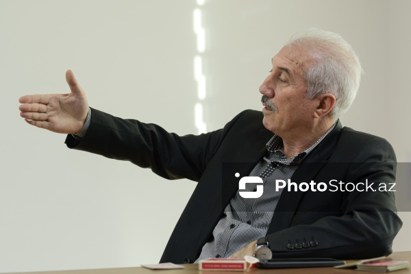 Xalq tərəfindən "Sehrbaz Tofiq əmi" kimi tanınan Tofiq İsgəndərli