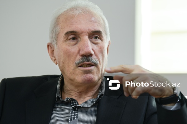 Xalq tərəfindən "Sehrbaz Tofiq əmi" kimi tanınan Tofiq İsgəndərli