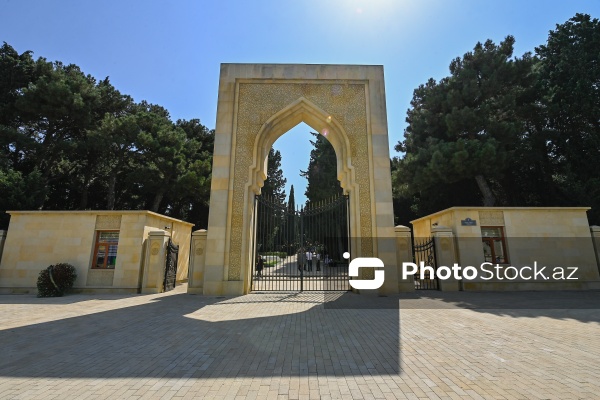 Xalq yazıçısı Elçin Əfəndiyevin dəfn mərasimi