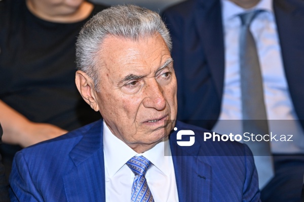 Xalq yazıçısı Elçin Əfəndiyevin vida mərasimi