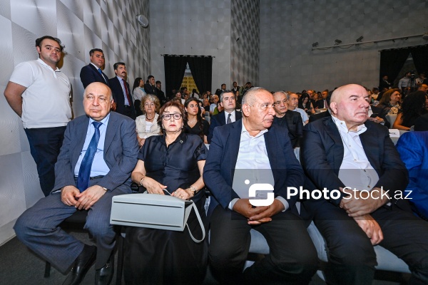 Xalq yazıçısı Elçin Əfəndiyevin vida mərasimi