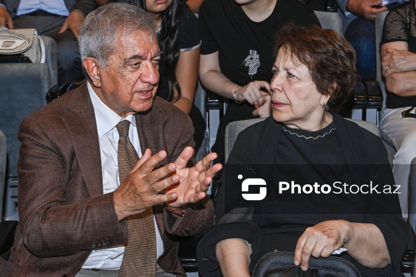 Xalq yazıçısı Elçin Əfəndiyevin vida mərasimi