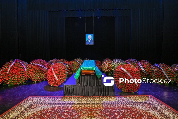 Xalq yazıçısı Elçin Əfəndiyevin vida mərasimi