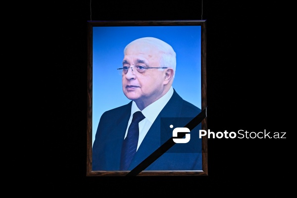 Xalq yazıçısı Elçin Əfəndiyevin vida mərasimi