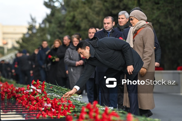 Xalqımız 20 Yanvar şəhidlərinin xatirəsini ehtiramla yad edir