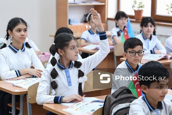 Xankəndi şəhərində yerləşən Nizami Gəncəvi adına 4 nömrəli tam orta məktəb